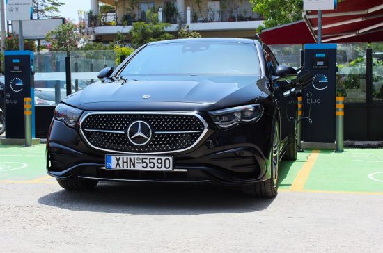Οδηγούμε τη Mercedes E 300e