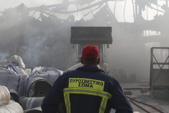 PAL Παλαμήδης: Ολοκληρωτική η καταστροφή του εργοστασίου στην Κάτω Κηφισιά – Ανησυχία από τις τοξικές ουσίες στην ατμόσφαιρα
