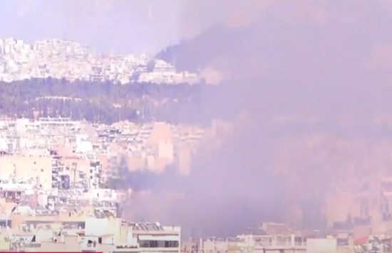 Μοσχάτο: Σε ύφεση η πυρκαγιά σε εγκαταλελειμμένο εργοστάσιο