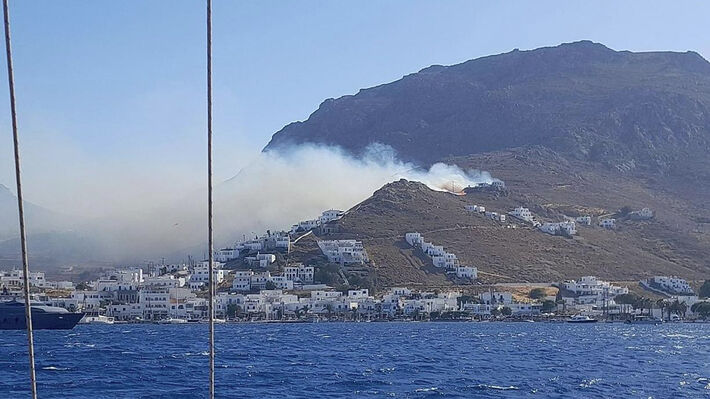 Μεγάλη φωτιά στη Σέριφο