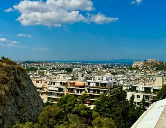 Οικόπεδα στην Αττική: Οι τιμές ανά περιοχή και το κόστος κατοικιών ανά τ.μ