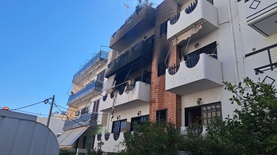 Νίκαια: Τρία άτομα απομακρύνθηκαν μετά από φωτιά σε διαμέρισμα