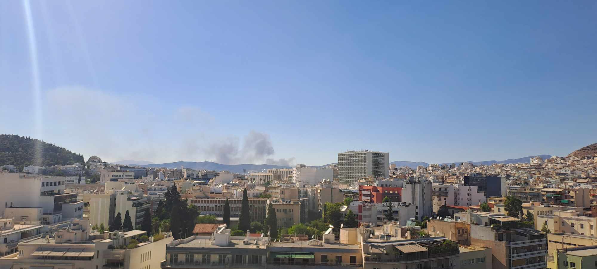 Ασπρόπυργος: Πυρκαγιά στην περιοχή Λάκκα Κάτσαρη – Μήνυμα 112 για τους καπνούς- Εκτροπη κυκλοφορίας(upd)