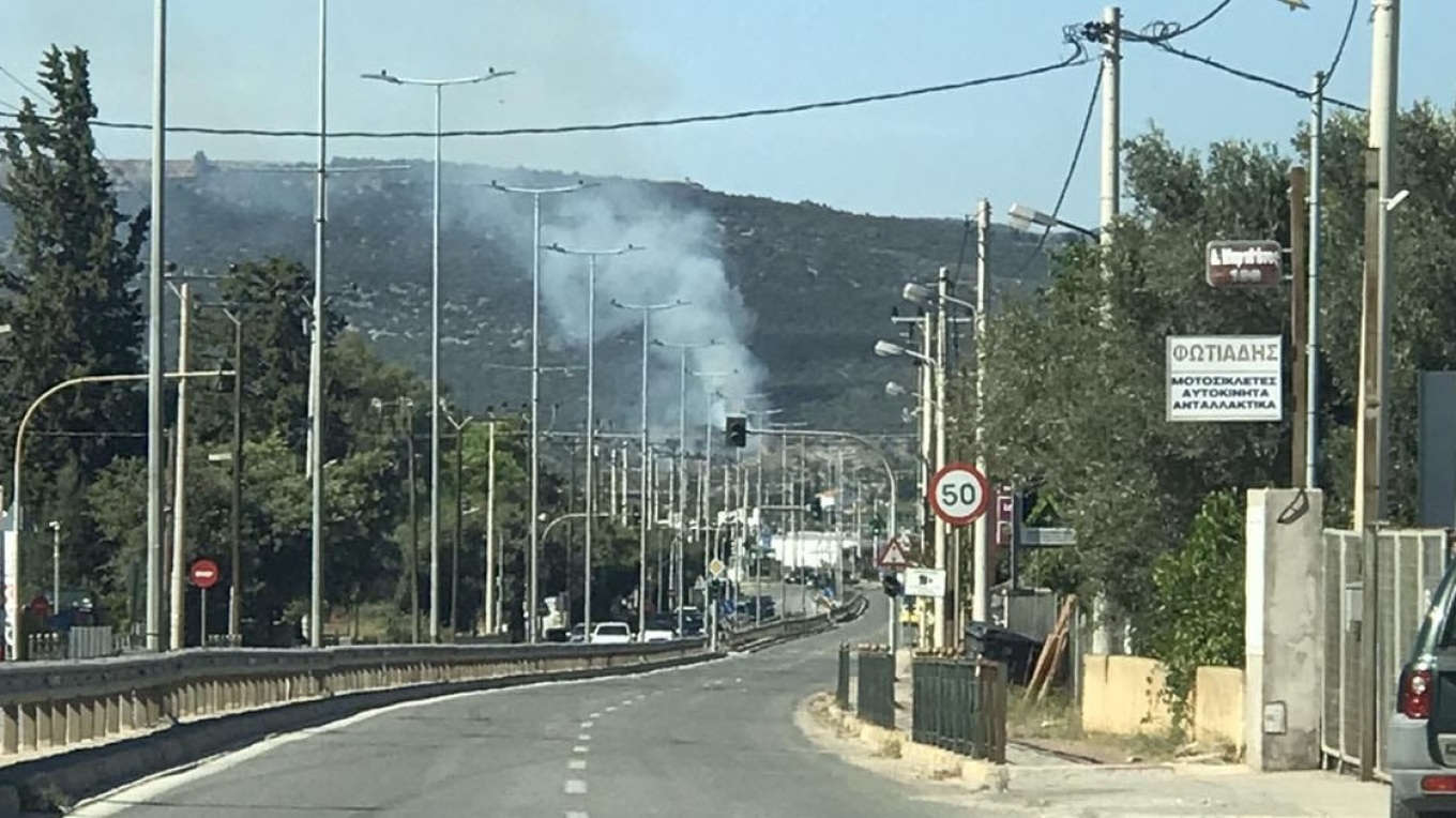 Έσβησε η πυρκαγιά σε χαμηλή βλάστηση στο Μαραθώνα (Upd)