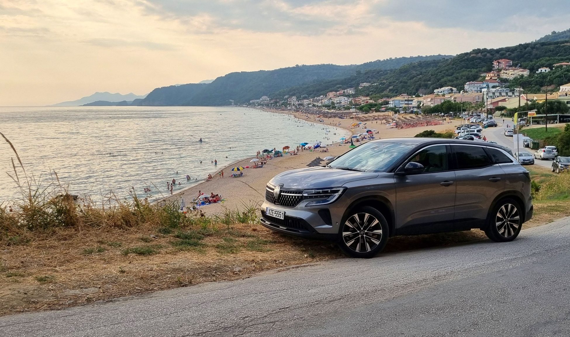 Στις παραλίες της Ηπείρου με Renault Austral!