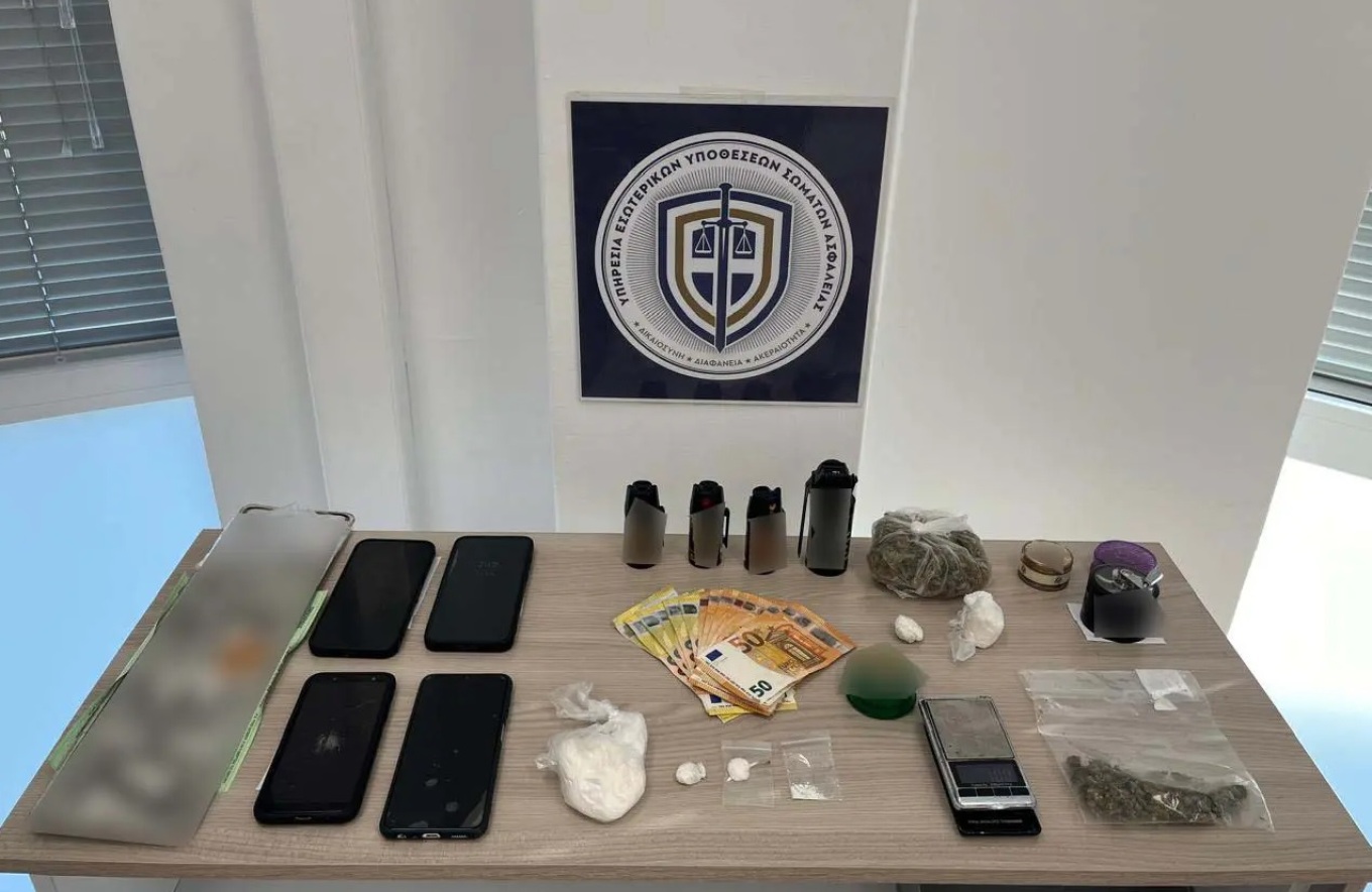 ΕΛΑΣ: Πυροσβέστης και πρώην αστυνομικός διακινούσαν κοκαΐνη και κάνναβη – Έπαιρναν έως 500 ευρώ τη φορά