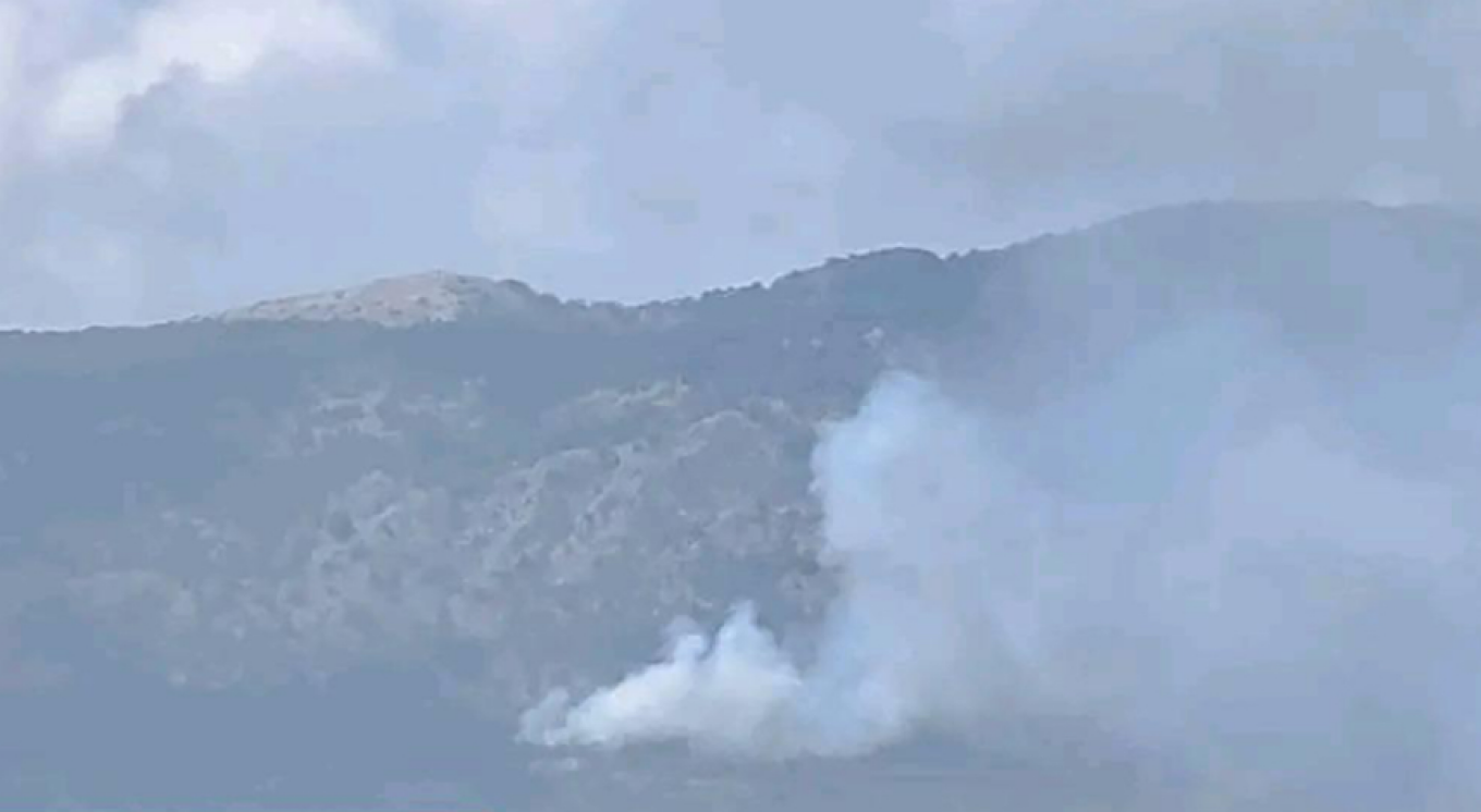 Ρόδος: Φωτιά στην περιοχή Μονόλιθος, σηκώθηκαν 3 αεροσκάφη και 5 ελικόπτερα