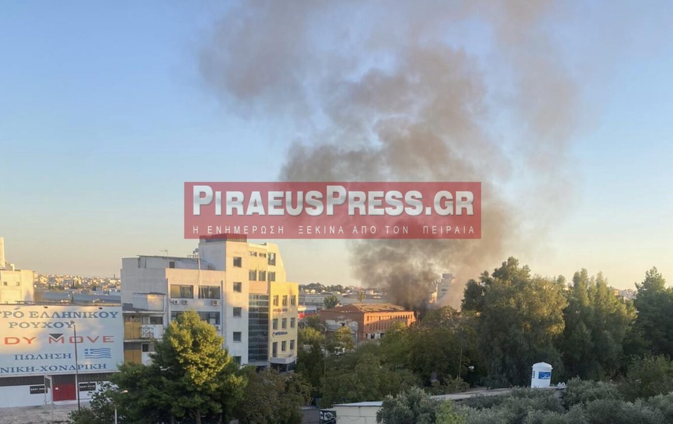 Mεγάλη φωτιά σε εγκαταλελειμμένο κτίριο κοντά στο Γενικό Κρατικό της Νίκαιας