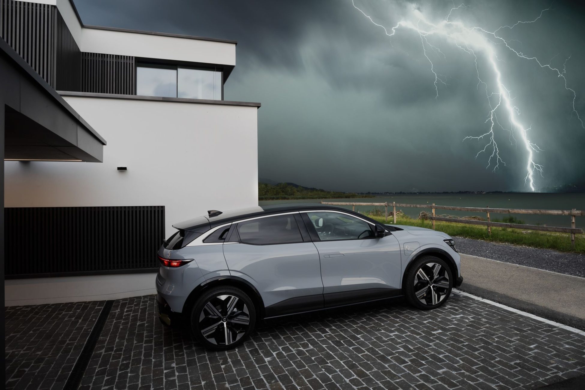 Σε τιμή έκπληξη το ηλεκτρικό Renault Megane!