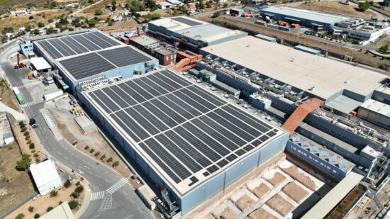 Παπαστράτος: Ολοκληρωμένη στρατηγική βιώσιμης ανάπτυξης – 4.000 φωτοβολταϊκά πάνελ και μετάβαση στο “Εργοστάσιο του Μέλλοντος”