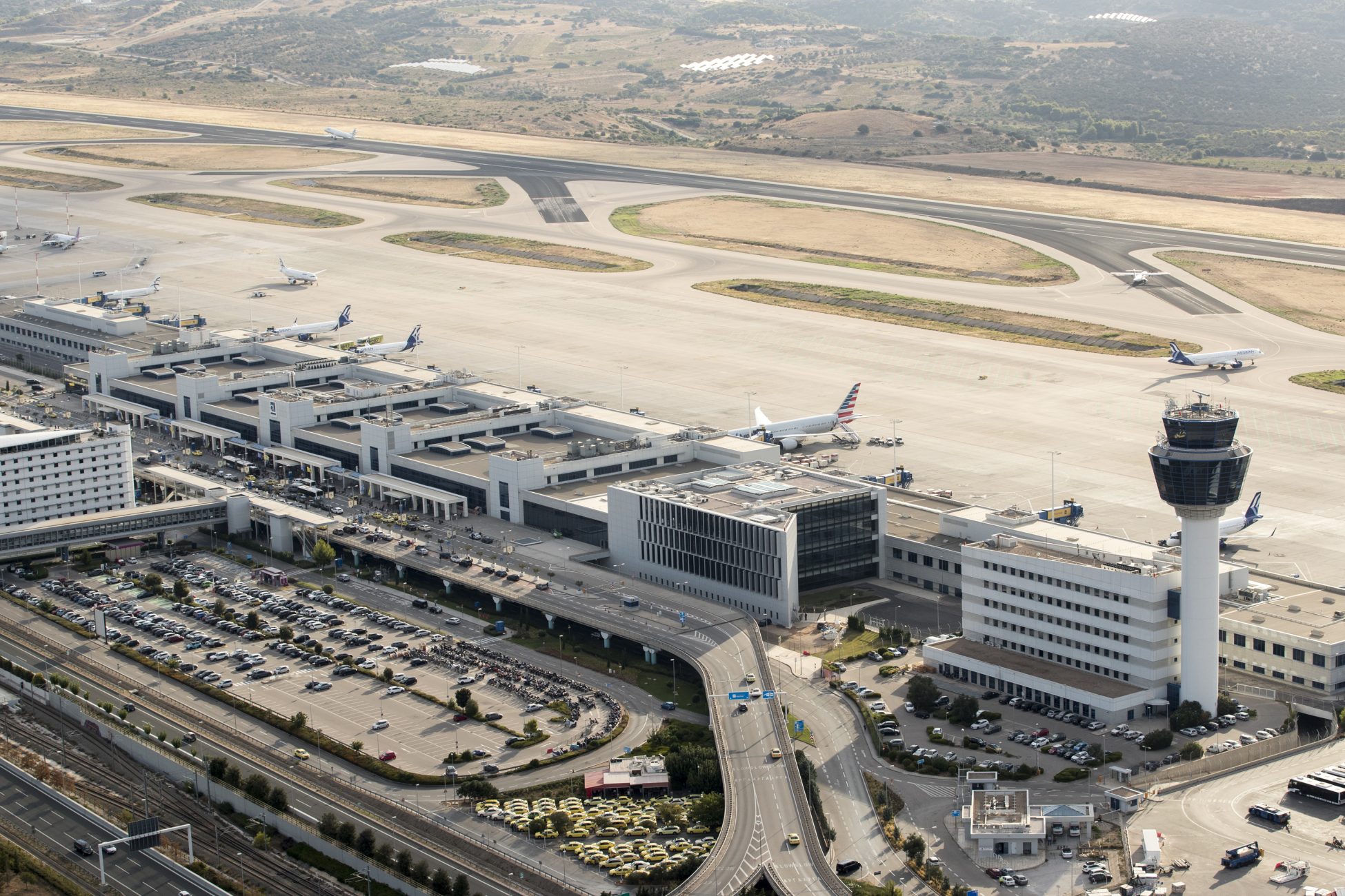 Διεθνής Αερολιμένας Αθηνών: Υψηλές πτήσεις και στη βιωσιμότητα, με μηδενικό ισοζύγιο εκπομπών αερίων του θερμοκηπίου έως το 2025