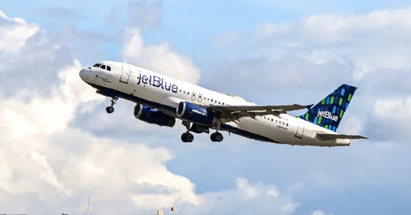 JetBlue: Νεκροί εντοπίστηκαν δύο άνθρωποι στον χώρο του συστήματος προσγείωσης αεροσκάφους της