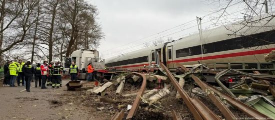 Γερμανία: Ένας νεκρός και 13 τραυματίες σε σύγκρουση τρένου με φορτηγό έξω από το Αμβούργο