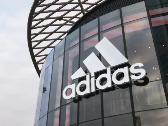 Adidas: Καλείται να πληρώσει πρόστιμο στην Τουρκία για sneakers που ήταν από δέρμα χοίρου