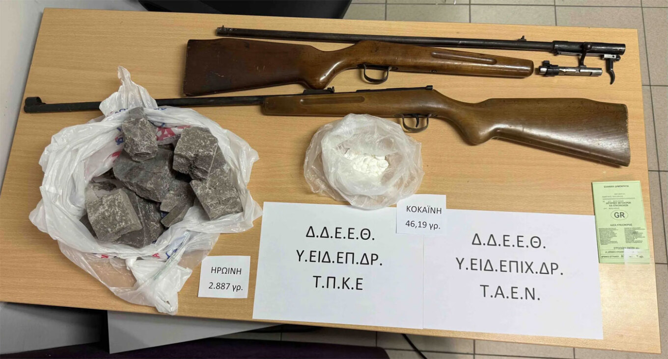 Θεσσαλονίκη: Συνελήφθη 43χρονος που έκρυβε την ηρωίνη σε κρύπτη πίσω από το ντουλαπάκι του αυτοκινήτου