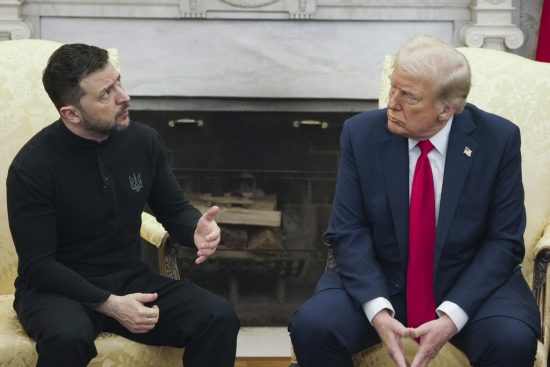 Ο Τραμπ έδιωξε τον Ζελένσκι από τον Λευκό Οίκο: Ολος ο άγριος διάλογος μπροστά στις κάμερες