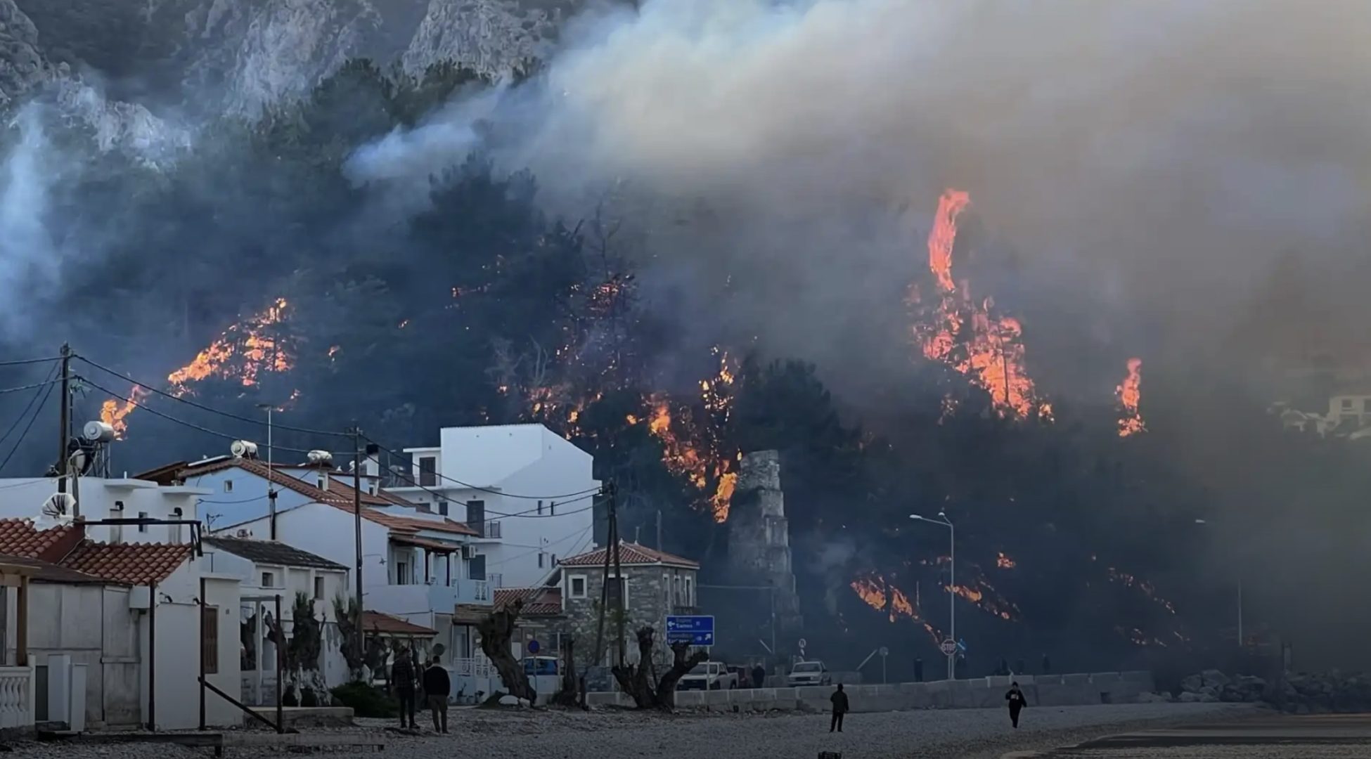 Υπό μερικό έλεγχο η φωτιά στη Σάμο (upd)