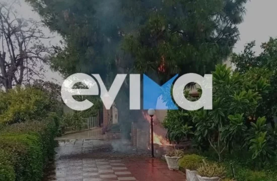 Εύβοια: Φωτιά σε αυλή σπιτιού από πτώση κεραυνού