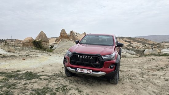 Οδηγούμε το Toyota Hilux GR Sport II (video)
