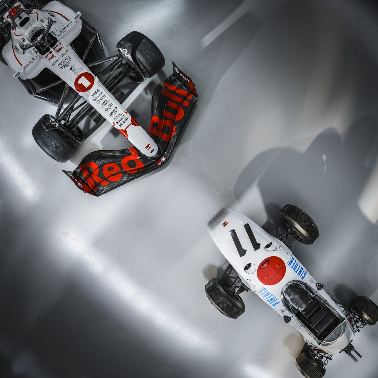 Η Red Bull Racing τιμά τη Honda στο φετινό Ιαπωνικό Grand Prix 2025, με μια ειδική εμφάνιση στα χρώματα της Ιαπωνικής σημαίας