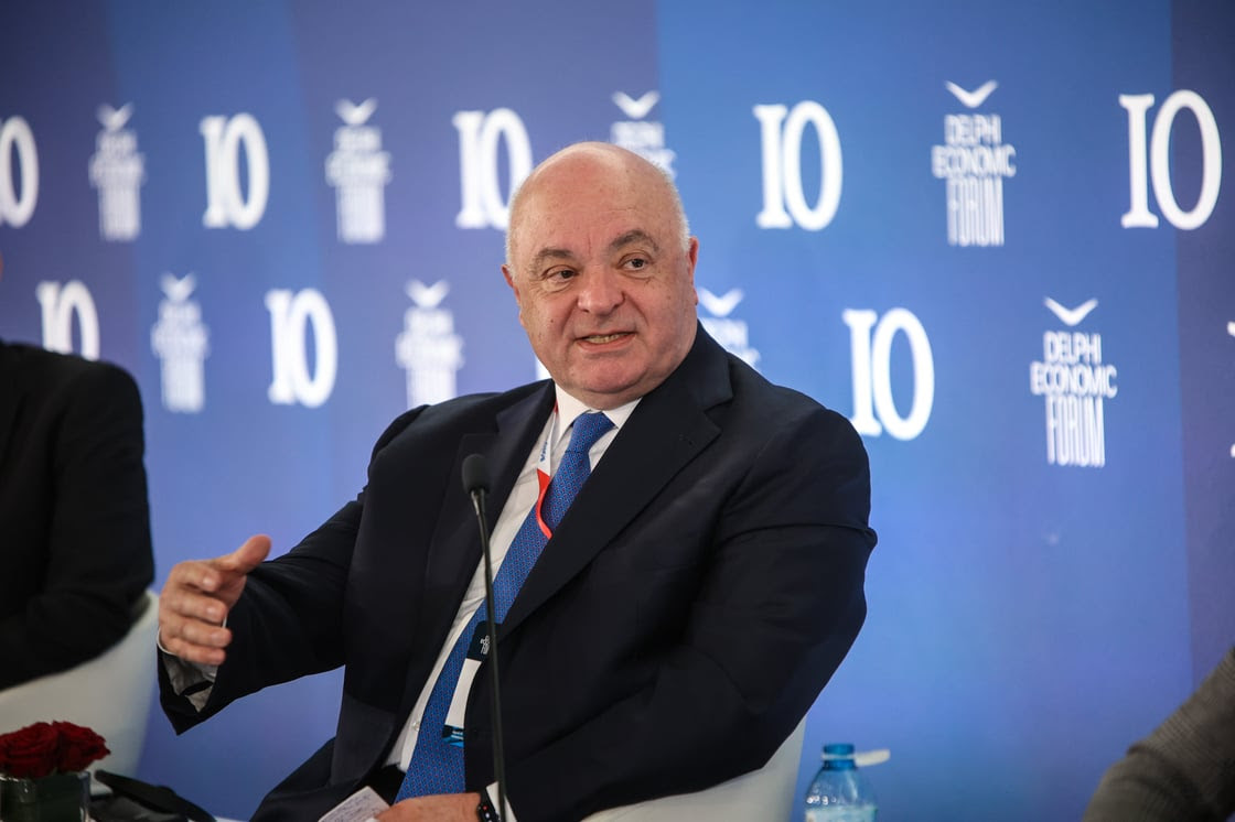 Όσα είπαν οι Χαρδούβελης (Εθνική Τράπεζα) και Ζανιάς (Eurobank) για τους δασμούς Τραμπ στο Οικονομικό Φόρουμ Δελφών