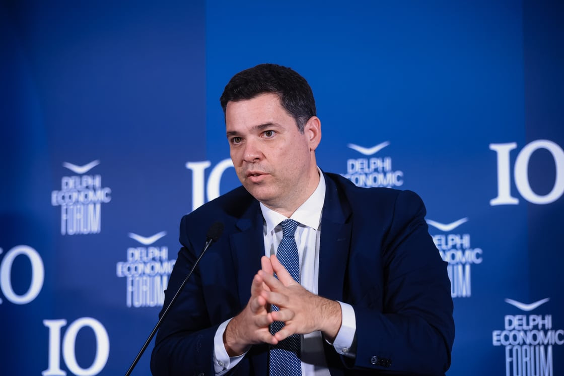 Αν μια χώρα χρειαζόταν ένα υπουργείο Περιφερειακής Ανάπτυξης είναι η Ελλάδα, και δεν το είχε για διάφορους λόγους. Κάνουμε μια προσπάθεια να συγκεντρώσουμε τα χρηματοδοτικά εργαλεία, όμως δεν μπορεί ο σχεδιασμός να γίνει στην Αθήνα. Έχουμε ξεκινήσει νομό – νομό γιατί οι πόροι είναι πεπερασμένοι», σημείωσε ο Θ. Κοντογεώργης στο Οικονομικό Φόρουμ των Δελφών