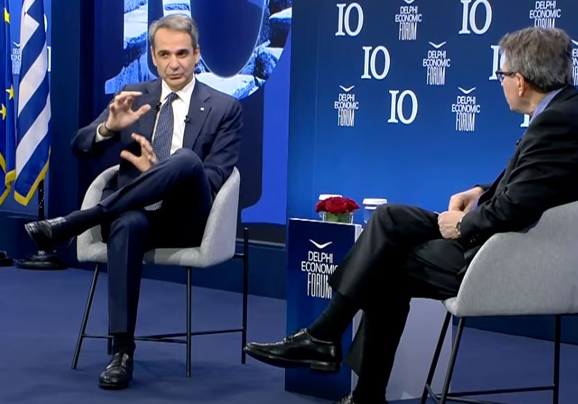 ο Κυριάκος Μητσοτάκη με τον Robert D. Kaplan, στο 10ο Οικονομικό Φόρουμ των Δελφών