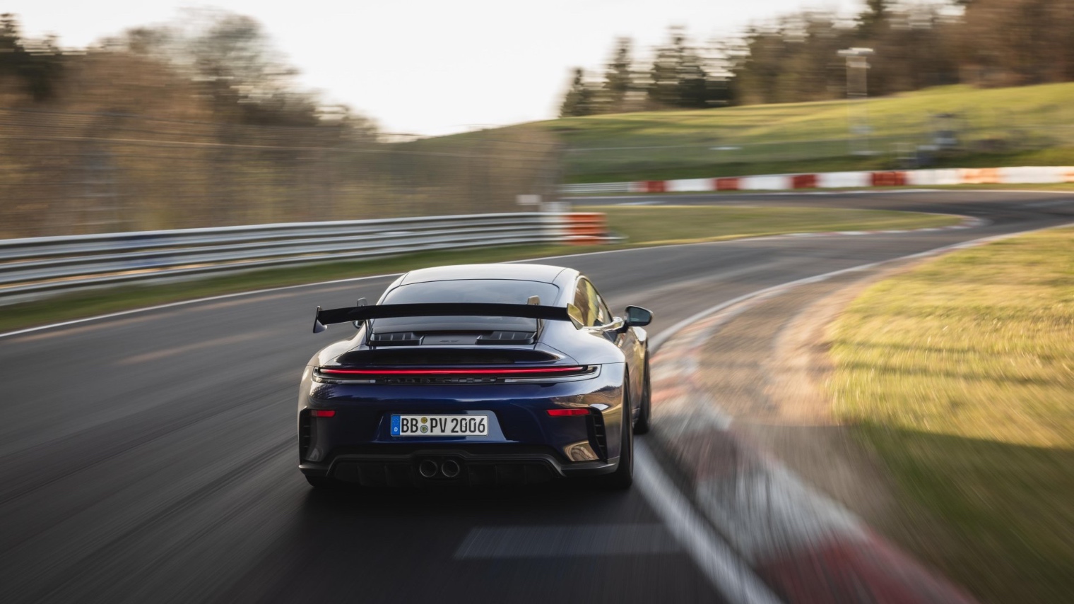 Porsche 911 GT3: Είναι ταχύτερη με χειροκίνητο ή αυτόματο; (video)