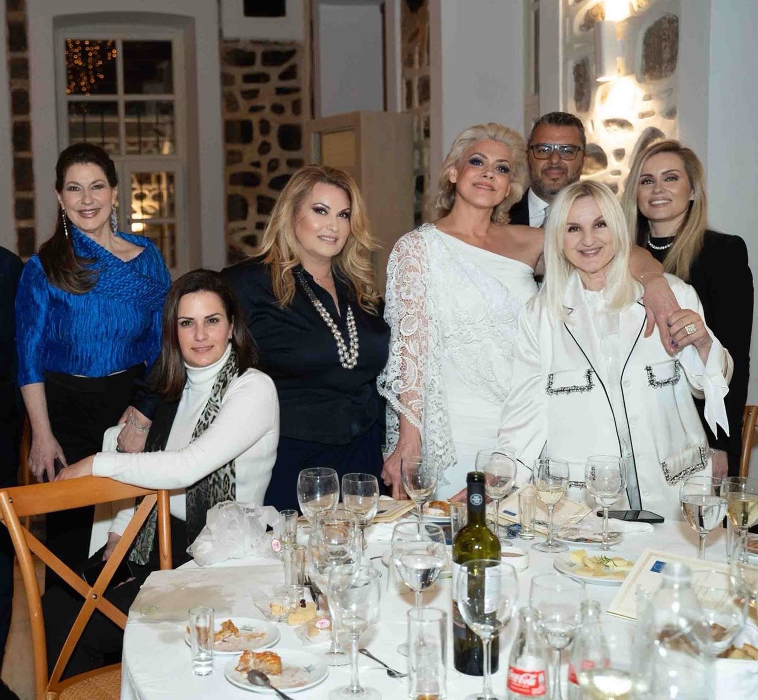 Ένα δημοσιογραφικό ‘κλίκ’ με την Ειρήνη Νικολοπούλου, την Αλεξία Τασούλη, την Γωγώ Αυγερινοπούλου, τον Παναγιώτη Σωπιάδη, την Βίβιαν Μπενέκου και την Ζωή Ψαρρά