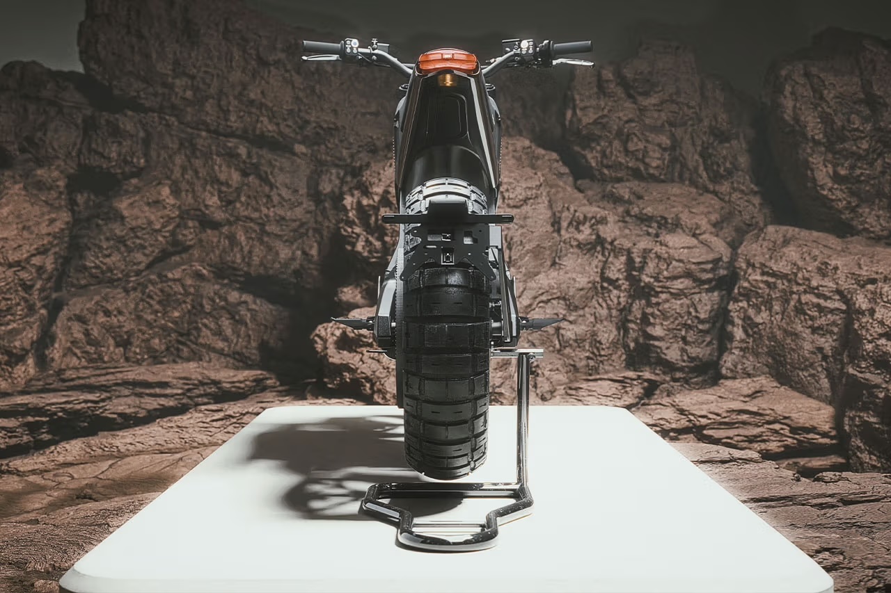 DAB 1αX: Το ηλεκτρικό scrambler που φέρνει την περιπέτεια στην πόλη