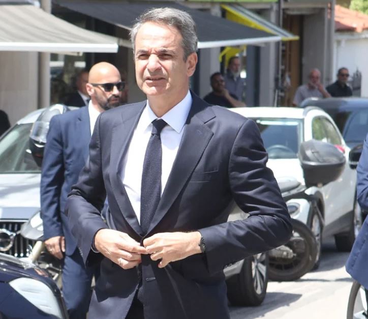 Mitsotakis se moliviati