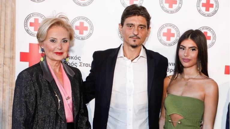 Δημήτρης Γιαννακόπουλος: Η τρυφερή φωτογραφία με τη μητέρα ...
