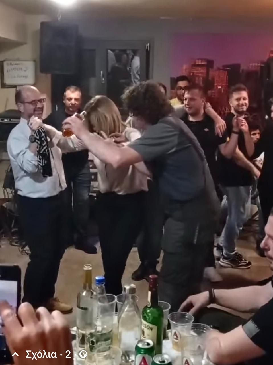 H πράσινη βουλευτής, Χριστίνα Σταρακά, όταν την έραιναν με... ουίσκι