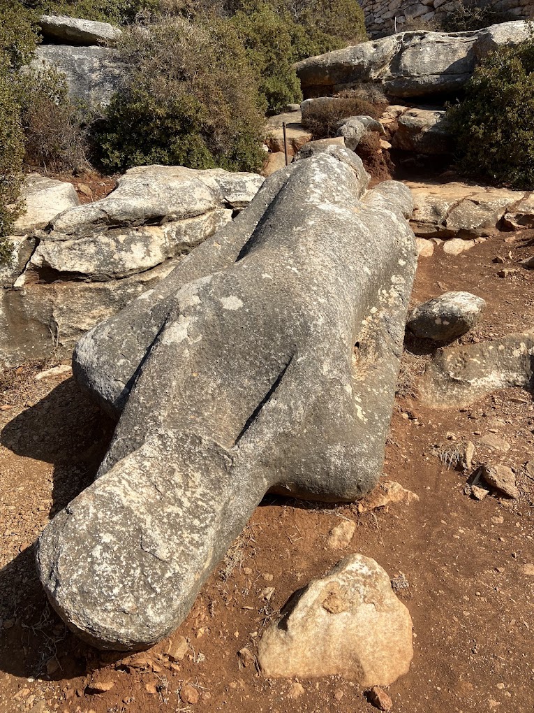 Ημιέργος Κούρος στην κοιλάδα του Φλεριού