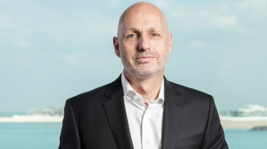 Καμπανάκι από LVMH: Τους τελευταίους μήνες οι Κινέζοι ταξιδεύουν λιγότερο και αγοράζουν λιγότερα