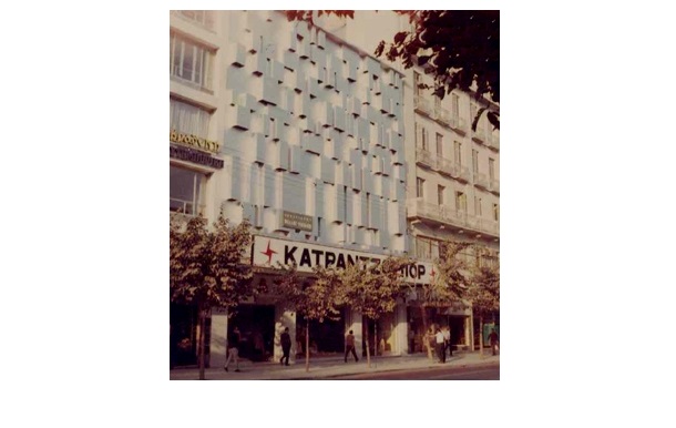 Το πολυκατάστημα Κατράντζος Σπορ, στην οδό Τσιμισκή στη Θεσσαλονίκη