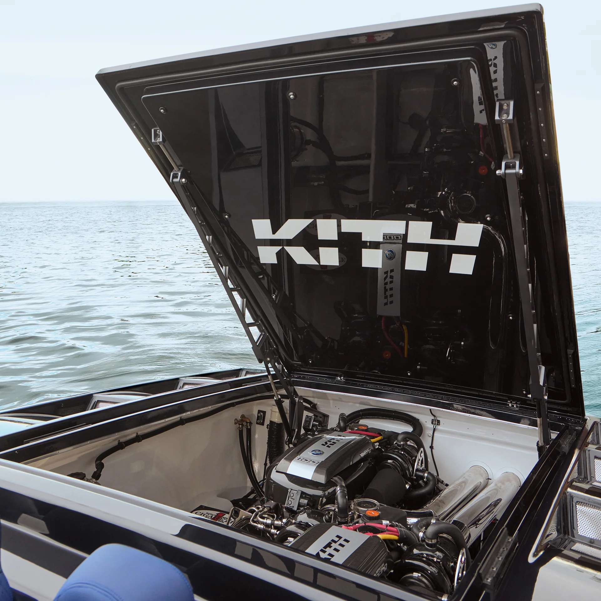 Το στυλ αγγίζει το νερό: Η Kith και η Cigarette Racing επαναπροσδιορίζουν την ταχύτητα εν πλω