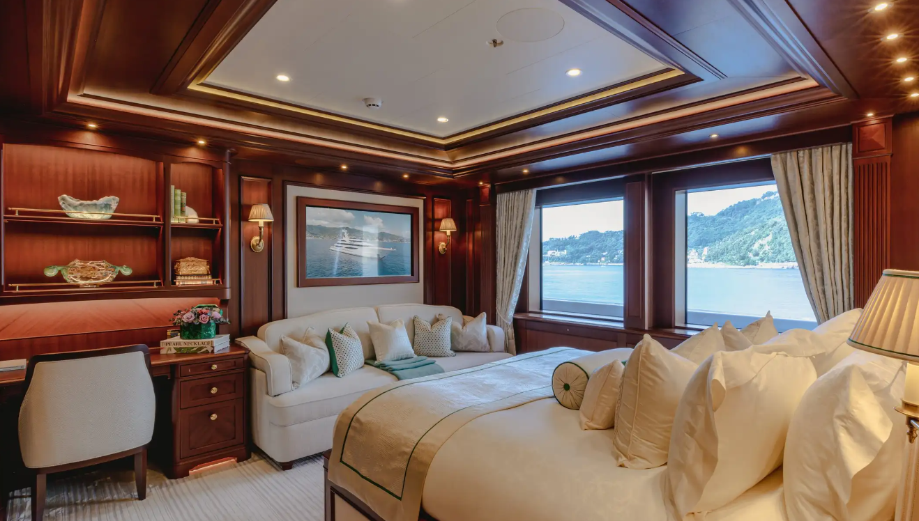 Gigia (photo credit : www.burgessyachts.com)