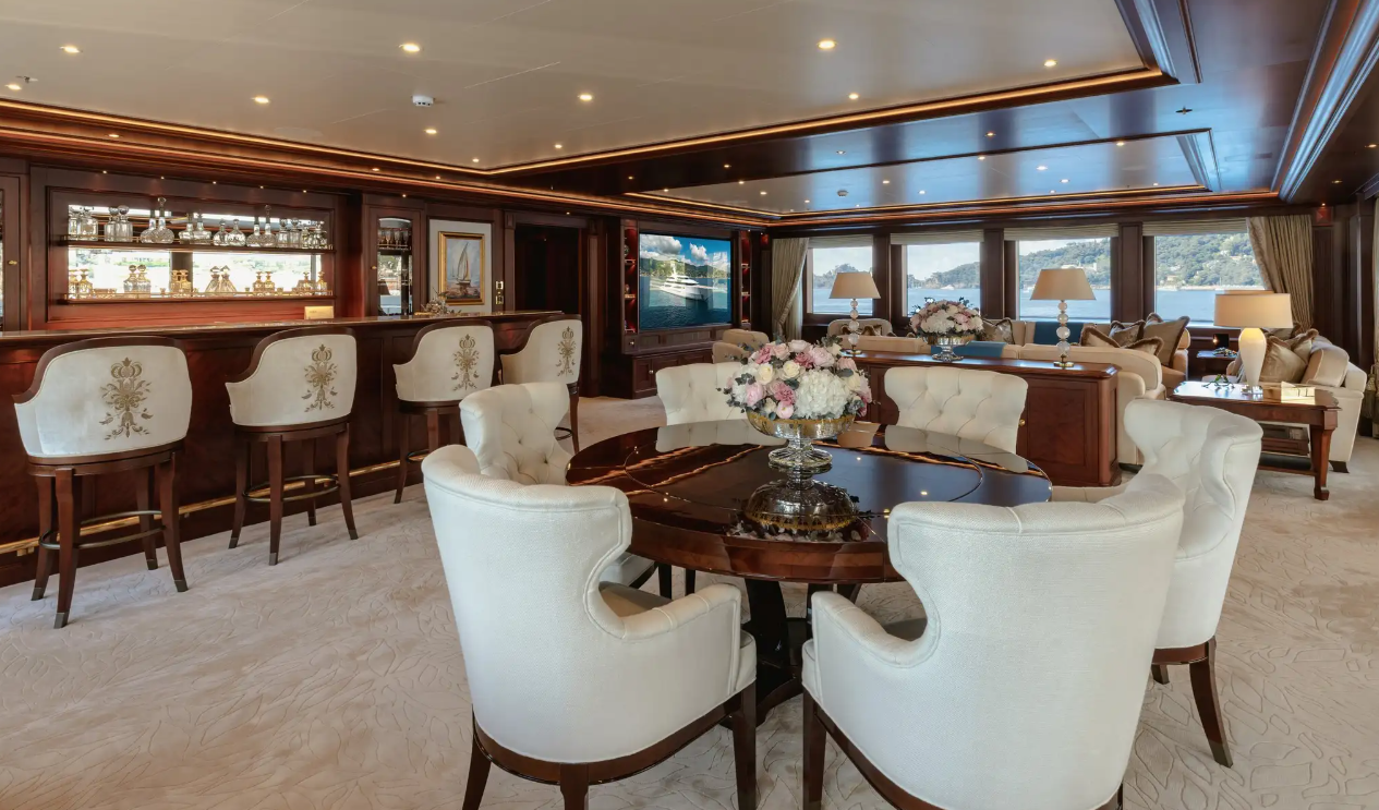 Gigia (photo credit : www.burgessyachts.com)