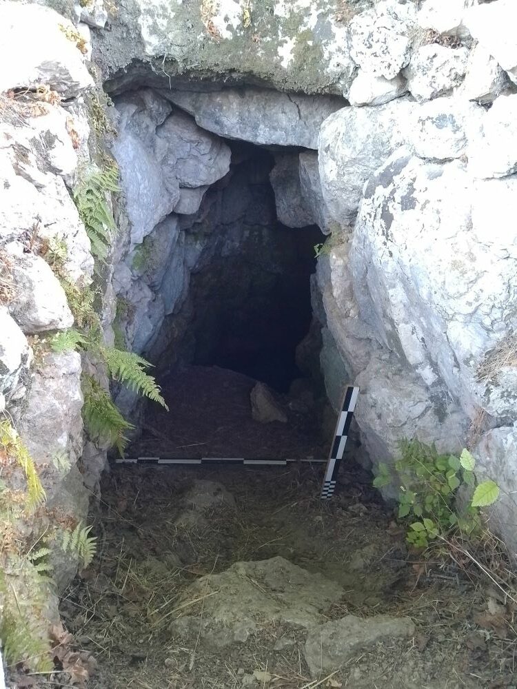 Άποψη της κτιστής υπόγειας κρήνης