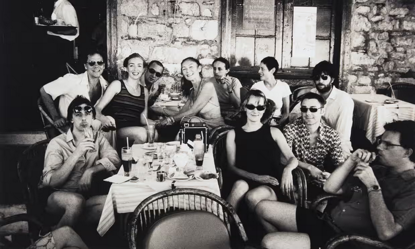 Η Πολίν Καρπίπα (στο κέντρο) στην Ύδρα, το 1998