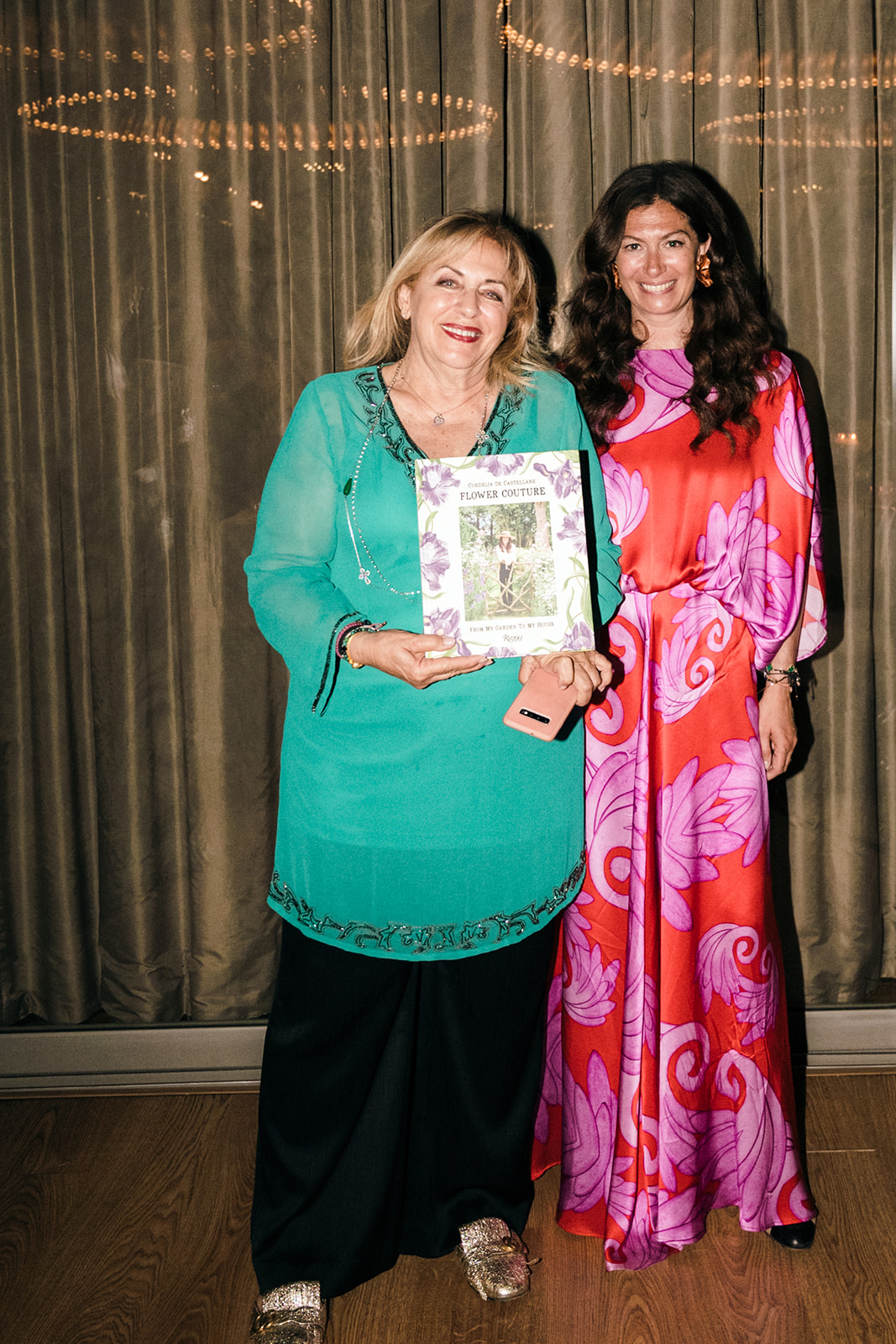 Με το βιβλίο υπογεγραμμένο από την Cordelia de Castellane