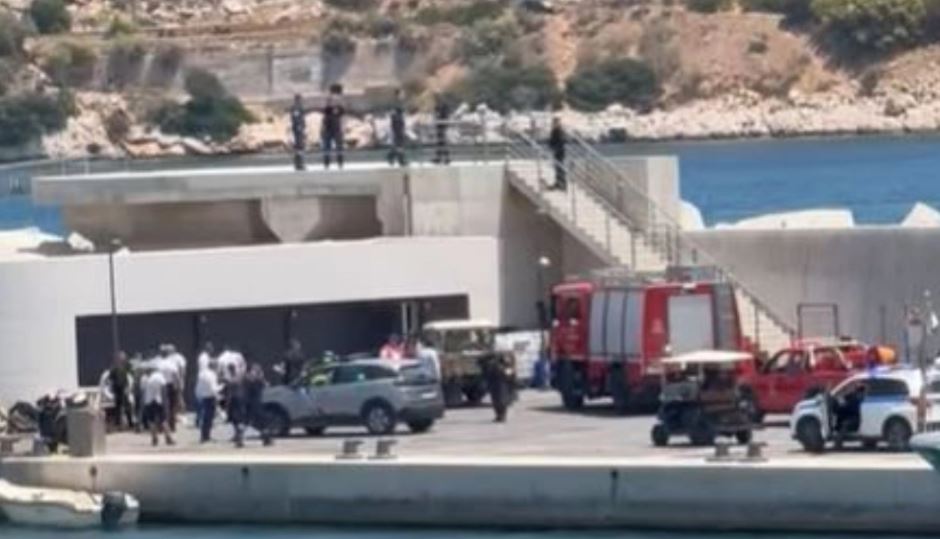 Φωτογραφία από τα πρώτα λεπτά από την πτώση του ελικοπτέρου