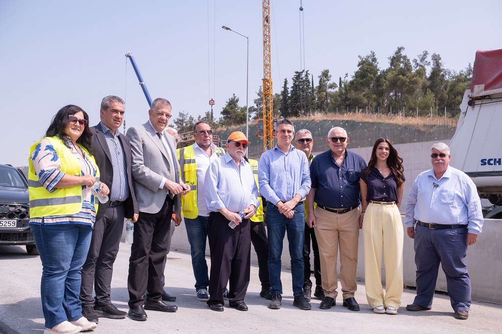 O υπουργός Υποδομών και Μεταφορών Χρίστος Δήμας (5Δ), ο υφυπουργός Νίκος Ταχιάος (3Α) και ο Γενικός Γραμματέας Υποδομών Δημήτρης Αναγνώπουλος (2Α), επισκέπτονται το εργοτάξιο κατασκευής της Ανατολικής Εσωτερικής Περιφερειακής Οδού της Θεσσαλονίκης (Fly Over), την Τετάρτη 18 Ιουνίου 2025. ΑΠΕ-ΜΠΕ/ΑΠΕ-ΜΠΕ/ΝΙΚΟΣ ΑΡΒΑΝΙΤΙΔΗΣ