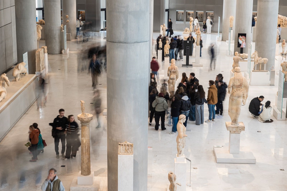 Άποψη της Αίθουσας της Αρχαϊκής Ακρόπολης από τον δεύτερο όροφο του Μουσείου Ακρόπολης