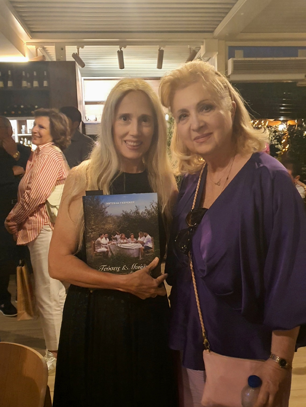 Η εγγονή του Δημητρη Ψαθά, Ελένη Νιτσου με την ‘Κυρία’ του Ξενοδοχείου St. George Lycabettus Ειρήνη Βασιλοπούλου