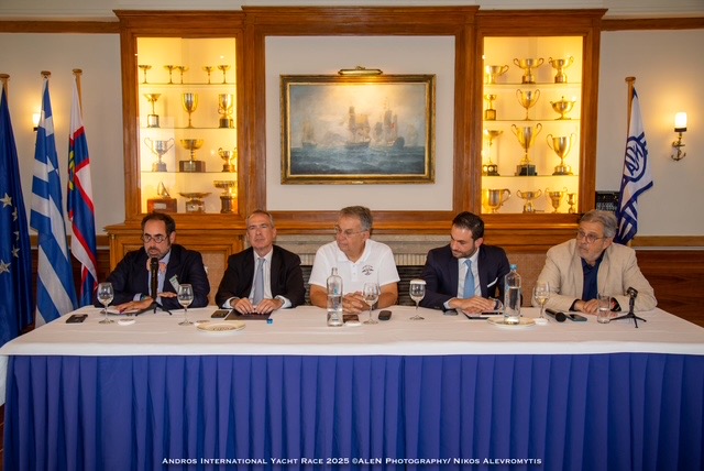 Από αριστερά προς δεξιά: Στρατής Ανδρεάδης (ΝΟΕ), Μιχάλης Βλασταράκης (Eurobank), Φαίδων Ταμβακάκης (ΝΟΑ), Γεώργιος Ερτσάν (Ercan-Eurobank private), Στέφανος Κωνσταντινίδης (ΝΟΑ)