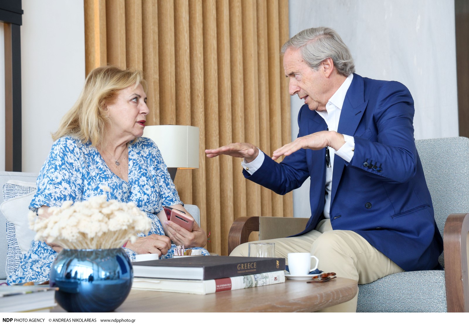 Ο Simon de Pury με τη δημοσιογράφο Βίκυ Παλαιολόγου