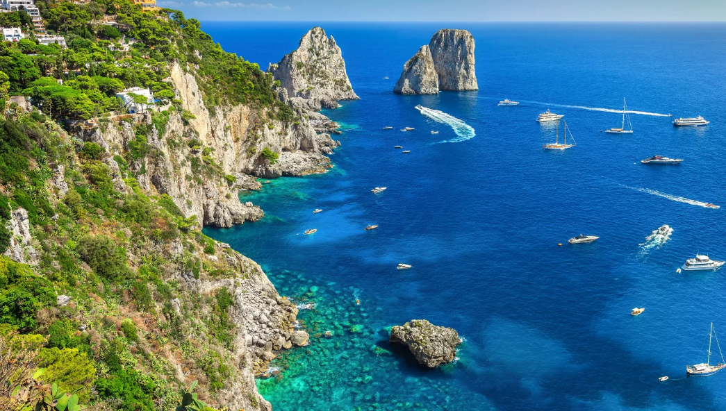 Capri (photo credit : https://www.italia.it/)