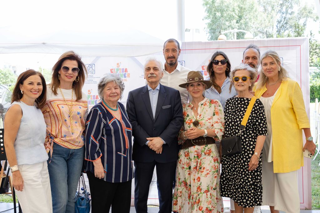(από αριστερά): κα. Αλεξάνδρα Παπασαραντοπούλου, κα. Πέγκυ Φιλίππου, κα.Αννα Παναγοπούλου, κος Αντώνης Αυγερινός, κος. Μανώλης Παπασάββας, κα. Τζωρτζίνα Έλληνα, κα. Αθανασία Μαρινάκη, κα. Ελένη Σαμαρά, κος. Δημήτρης Νάνης, κα. Αλίνα Μινέττα